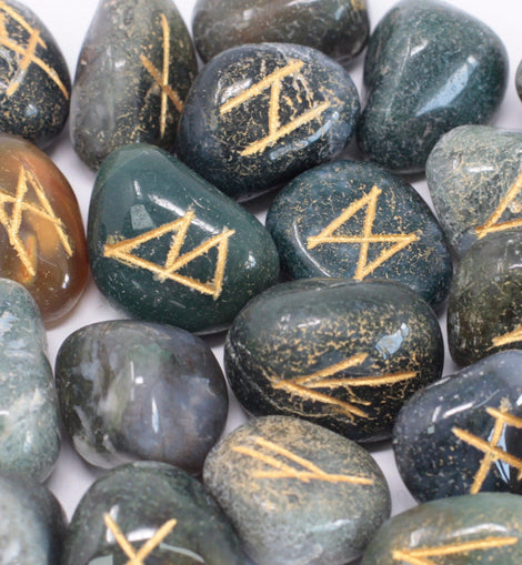 Runes Stone Set in Pouch - Moss Agate